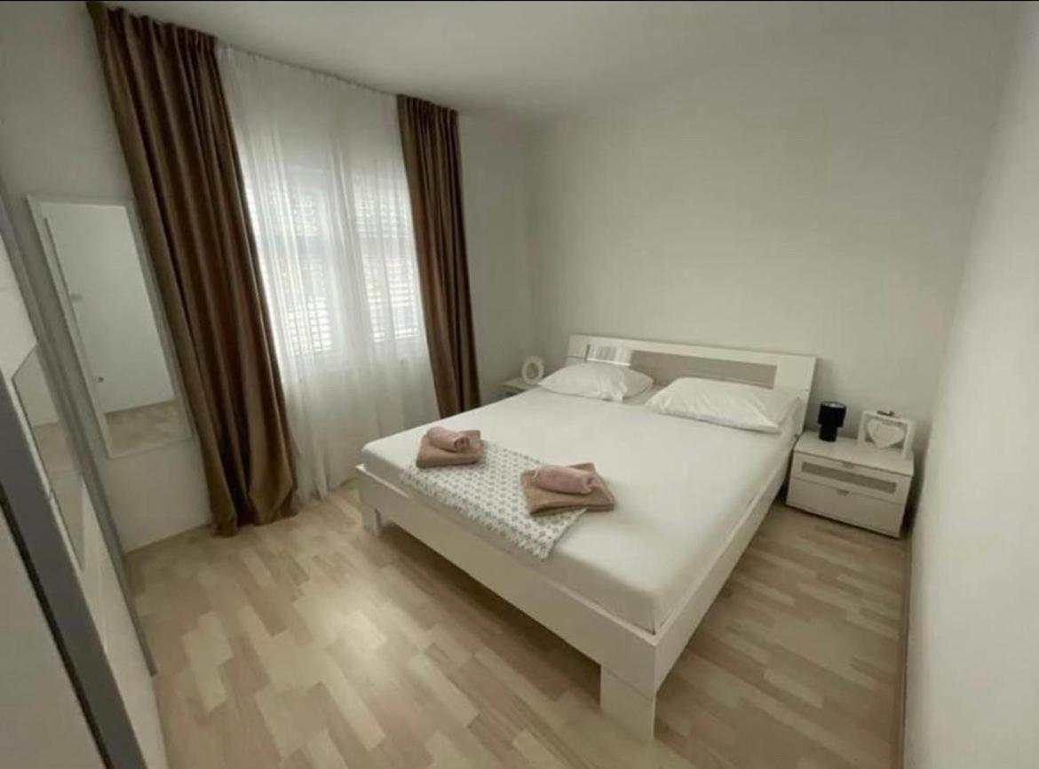 PakoštaneApartman Kurtovアパートメント エクステリア 写真